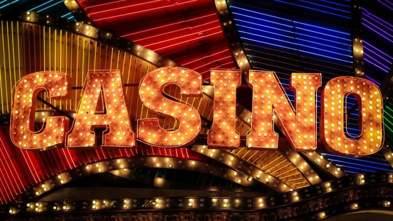 how much do casinos make a day